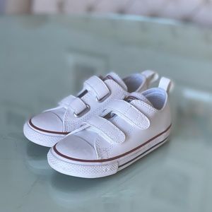 Kids’ white leather converse size 10